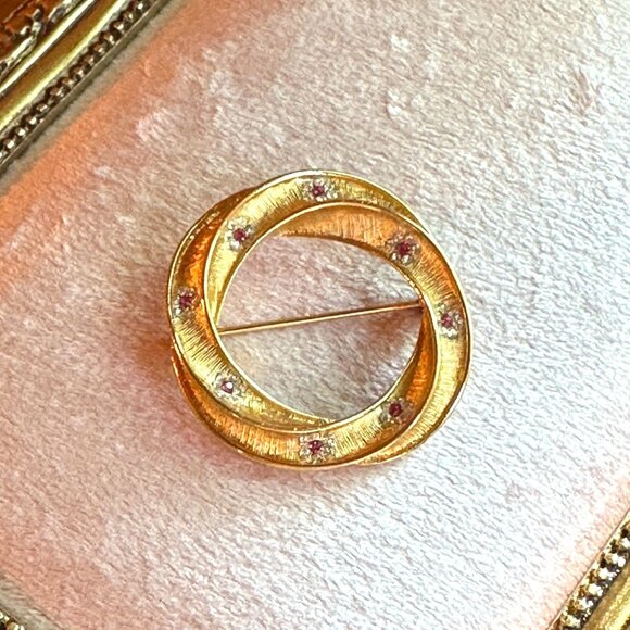 vintage Jewelry - Vintage 1950s BSK Gold-Tone Circular Brooch With Rhinestones & Textured Design